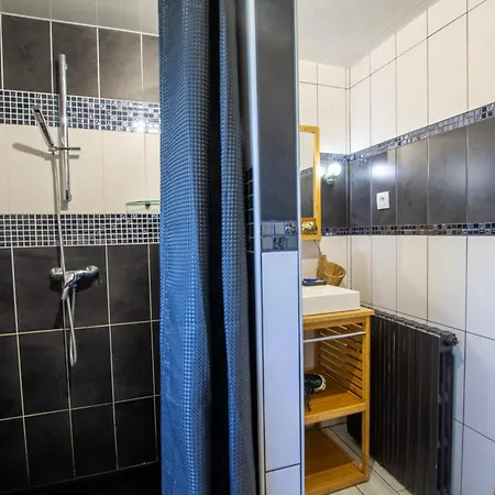 Maison Typique En Pierre Avec Grand Jardin, Animaux Acceptés - Fr-1-616-219 *