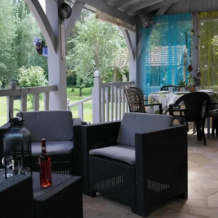 Hétvégi ház Maison Typique En Pierre Avec Grand Jardin, Animaux Acceptes - Fr-1-616-219