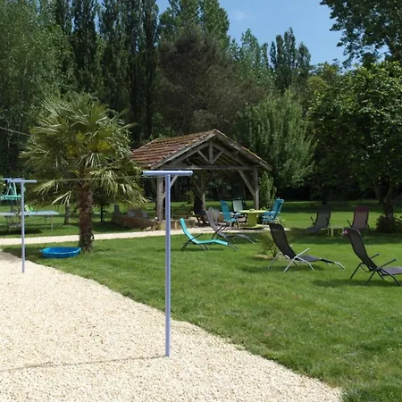 Hétvégi ház Maison Typique En Pierre Avec Grand Jardin, Animaux Acceptes - Fr-1-616-219 *